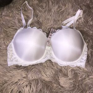 Victoria’s Secret NWOT White Dream Angels Demi 34D